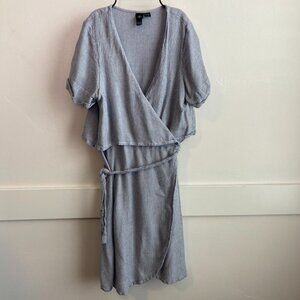Volcom Gray & White Striped Short Sleeve Wrap Dress